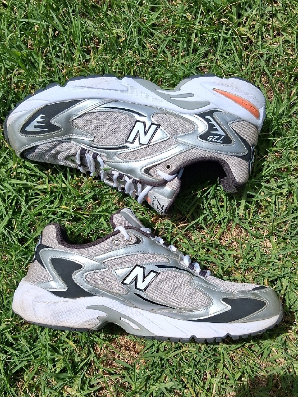 New Balance Silver and Gray 725 Running Sneakers - Picture 3 of 7